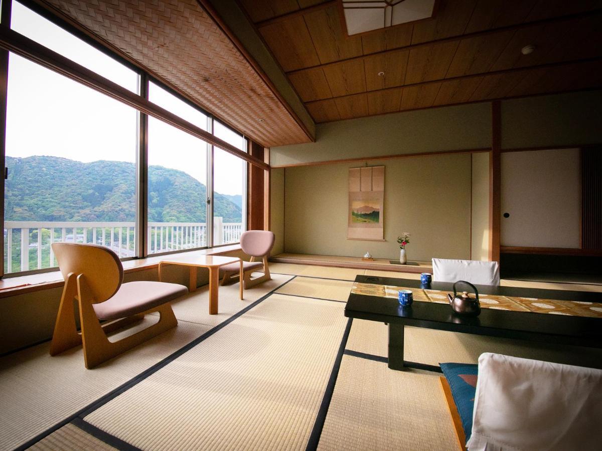 Iwakuni Kokusai Kanko Hotel Exteriör bild