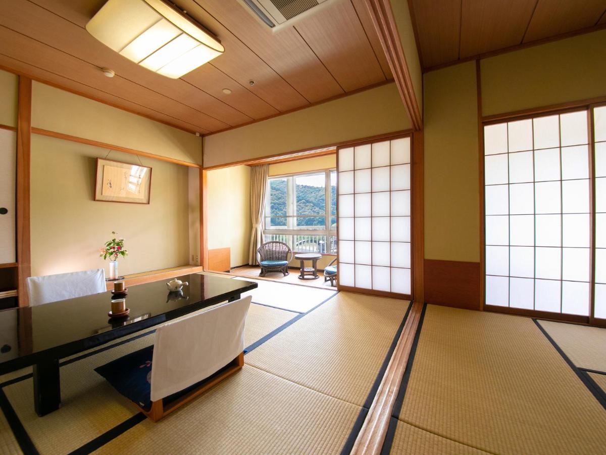 Iwakuni Kokusai Kanko Hotel Exteriör bild