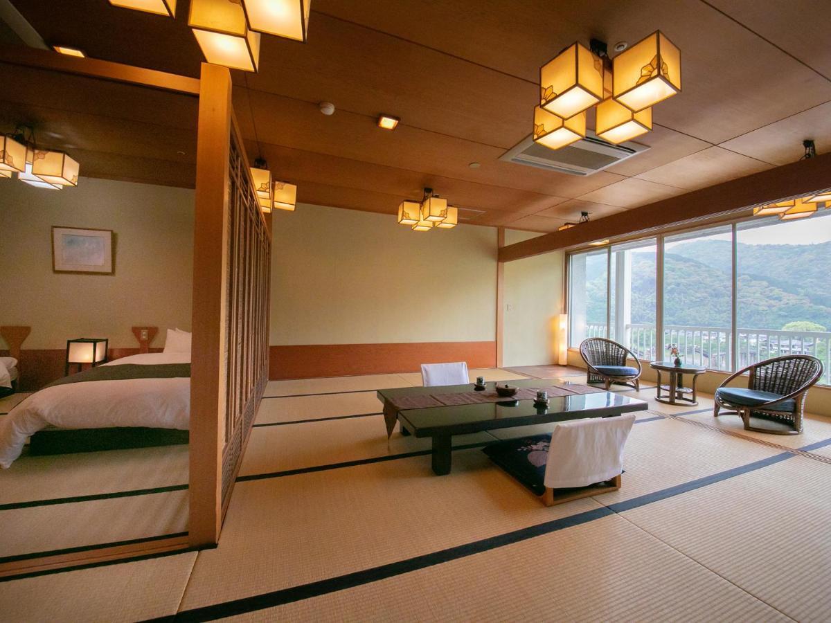 Iwakuni Kokusai Kanko Hotel Exteriör bild